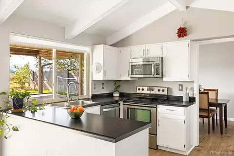 Kitchen - 4311 Carter Trl, Boulder, CO 80301 photo 2 of 4