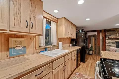Kitchen - 27131 Log Trl, Conifer, CO 80433 photo 4 of 4