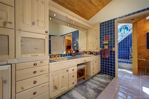 Bath - 448 Cr-b, Pine, CO 80470 photo 3 of 4