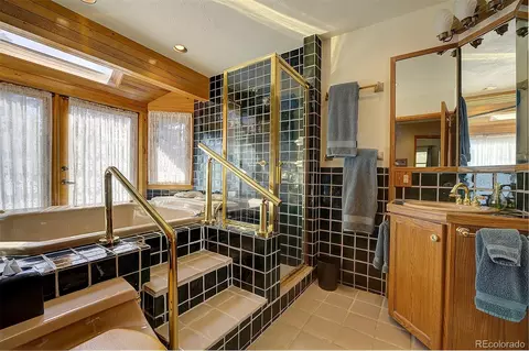 Bath - 448 Cr-b, Pine, CO 80470 photo 1 of 4