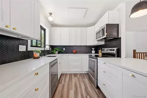 Kitchen - 31556 Griffin Dr, Conifer, CO 80433 photo 2 of 4
