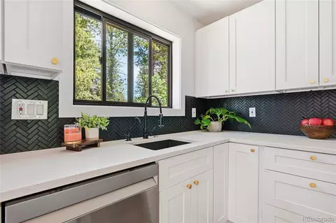 Kitchen - 31556 Griffin Dr, Conifer, CO 80433 photo 3 of 4