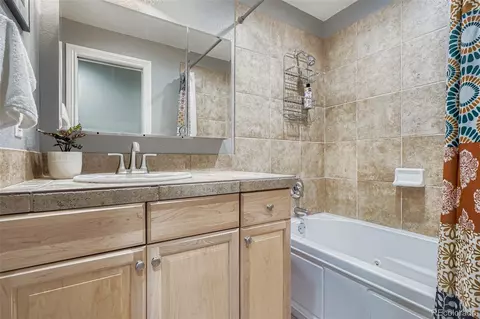 Bath - 4349 E Peakview Cir, Centennial, CO 80121 photo 3 of 5