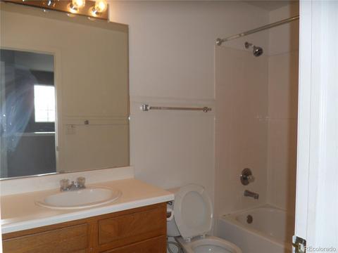 4935 Eureka Ct, Denver, CO 80239 photo 7
