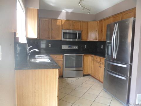 4935 Eureka Ct, Denver, CO 80239 photo 3