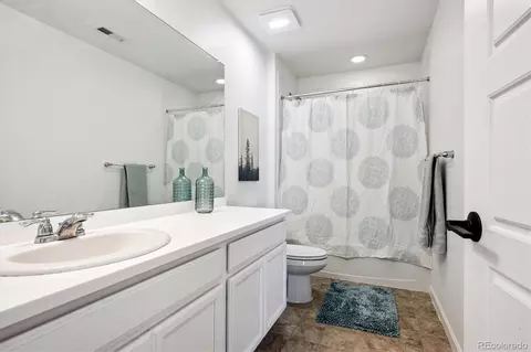 Bath - 629 N Waterloo Ct, Aurora, CO 80018 photo 4 of 4