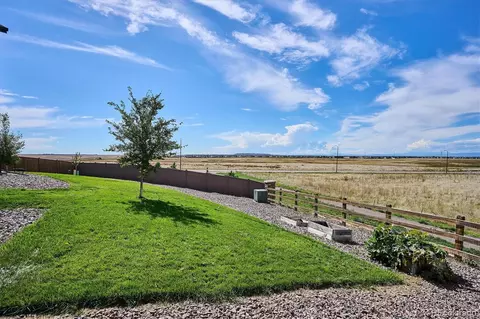 Exterior - 629 N Waterloo Ct, Aurora, CO 80018 photo 6 of 7