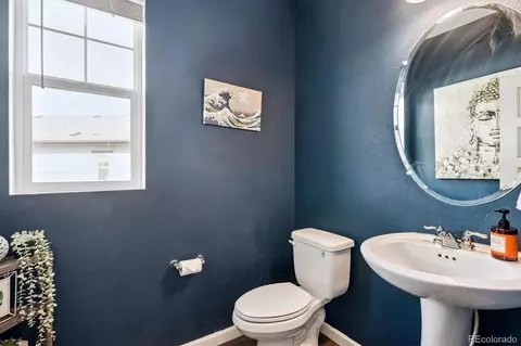 Bath - 629 N Waterloo Ct, Aurora, CO 80018 photo 1 of 4