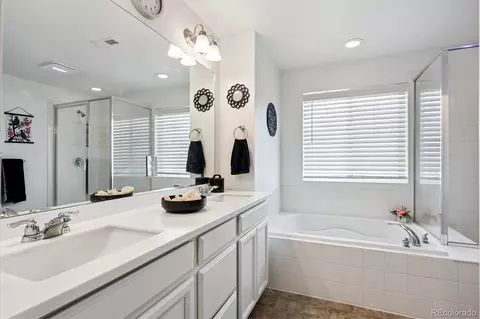 Bath - 629 N Waterloo Ct, Aurora, CO 80018 photo 2 of 4