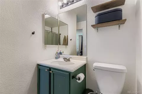 Bath - 892 Mockingbird Ln, Brighton, CO 80601 photo 2 of 3