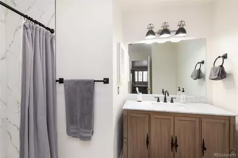 Bath - 13972 E Linvale Pl, Aurora, CO 80014 photo 2 of 4