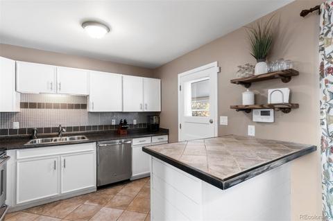 7120 S Penrose Ct, Centennial, CO 80122 photo 12