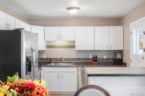 7120 S Penrose Ct, Centennial, CO 80122 photo 11