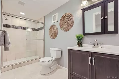 Bath - 18878 E Powers Pl, Aurora, CO 80015 photo 4 of 5