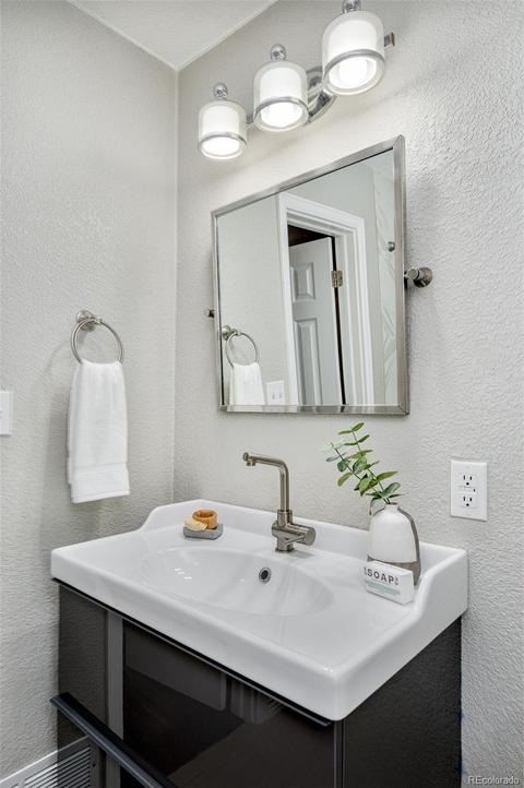 1991 Gray St, Edgewater, CO 80214 photo 13