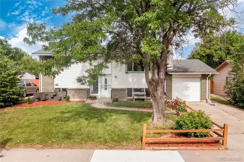 894 Nucla St, Aurora, CO 80011 photo 2