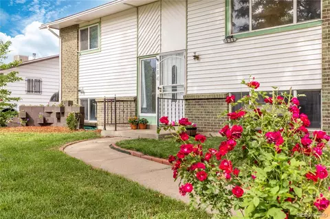 894 Nucla St, Aurora, CO 80011