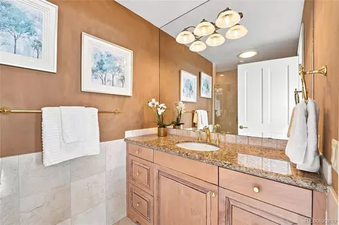Bath - 400 E 3rd Ave #1203, Denver, CO 80203 photo 3 of 4