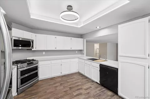 Kitchen - 16575 E Prentice Ave, Centennial, CO 80015 photo 2 of 4
