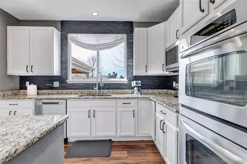 Kitchen - 25150 E Ottawa Dr, Aurora, CO 80016 photo 2 of 4