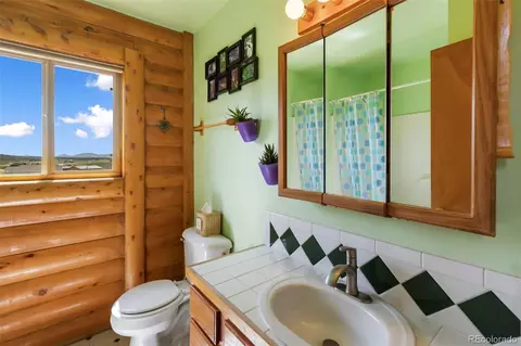 Bath - 42 Ridge Cir, Divide, CO 80814 photo 1 of 2