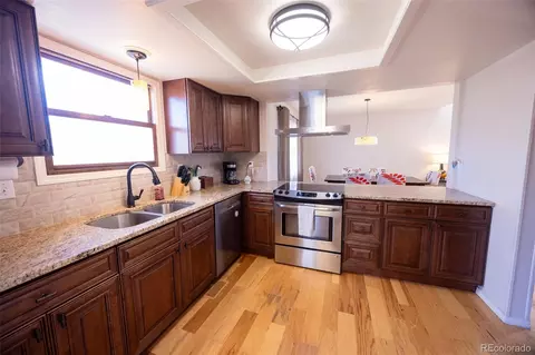 Kitchen - 16821 E Hialeah Ave, Centennial, CO 80015 photo 2 of 3