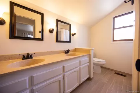 Bath - 16821 E Hialeah Ave, Centennial, CO 80015 photo 2 of 3