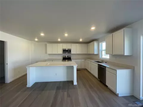 22057 E 39th Pl, Aurora, CO 80019 photo 6