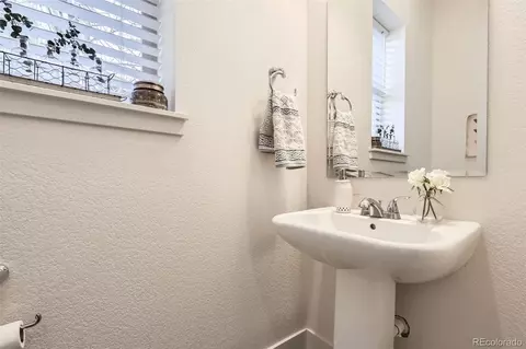 2572 Iola St, Aurora, CO 80010 photo 14