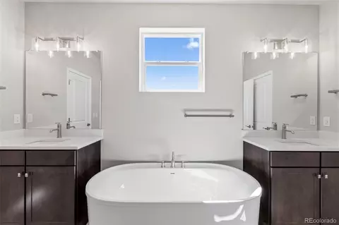 Bath - 24362 E Atlantic Dr, Aurora, CO 80016 photo 2 of 5