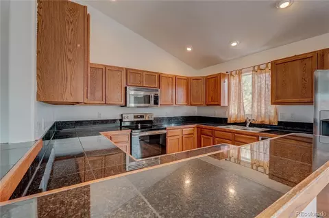 Kitchen - 2804 39th Ave, Greeley, CO 80634 photo 2 of 4