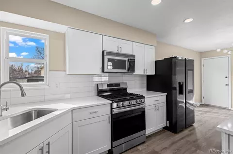 Kitchen - 11170 Cherry Cir, Thornton, CO 80233 photo 3 of 4