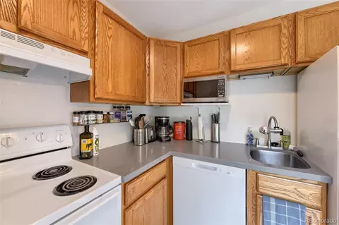 Kitchen - 790 W Moorhead Cir #E, Boulder, CO 80305 photo 2 of 3