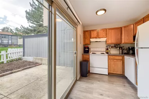 Kitchen - 790 W Moorhead Cir #E, Boulder, CO 80305 photo 3 of 3