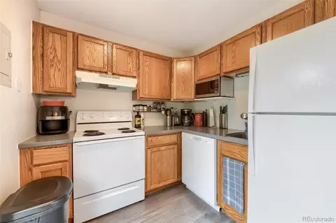 Kitchen - 790 W Moorhead Cir #E, Boulder, CO 80305 photo 1 of 3