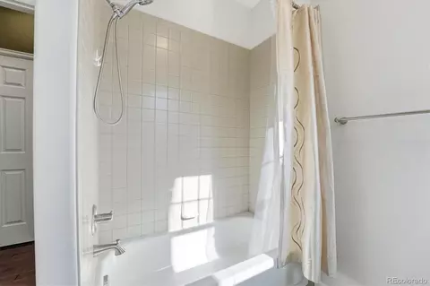 Bath - 25561 E 5th Pl, Aurora, CO 80018 photo 5 of 6