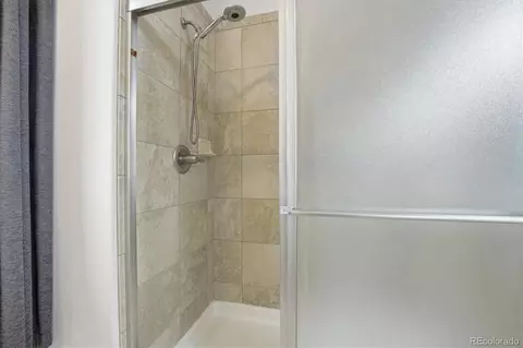Bath - 25561 E 5th Pl, Aurora, CO 80018 photo 2 of 6