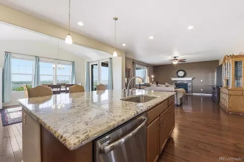 Kitchen - 25561 E 5th Pl, Aurora, CO 80018 photo 5 of 7