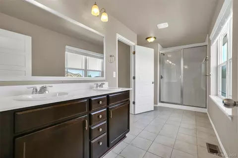 Bath - 22426 E Layton Cir, Aurora, CO 80015 photo 2 of 3