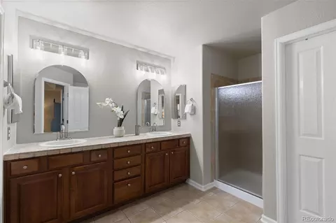 Bath - 24702 E Rowland Pl, Aurora, CO 80016 photo 2 of 4