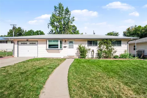 8 Elizabeth Ct, Longmont, CO 80501
