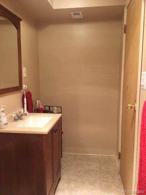 5547 Carson Way, Denver, CO 80239 photo 9