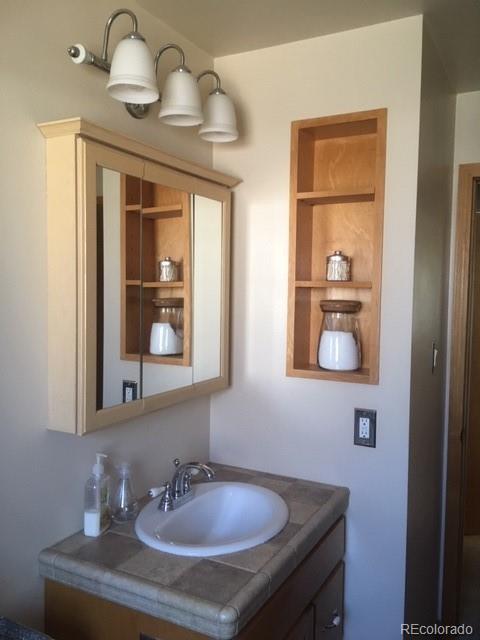 5547 Carson Way, Denver, CO 80239 photo 7