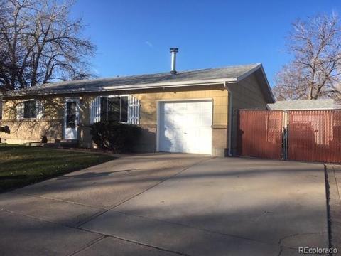 5547 Carson Way, Denver, CO 80239 photo 2