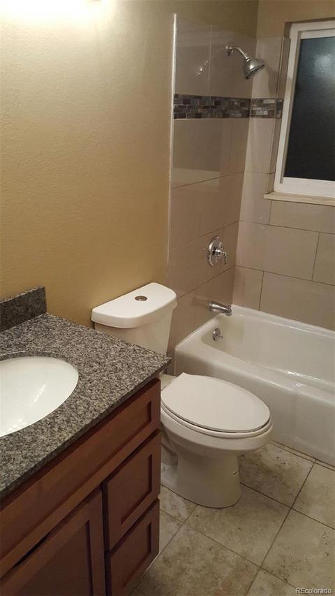 5225 N Scranton Ct, Denver, CO 80239 photo 8