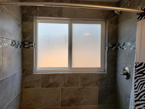 5225 N Scranton Ct, Denver, CO 80239 photo 3