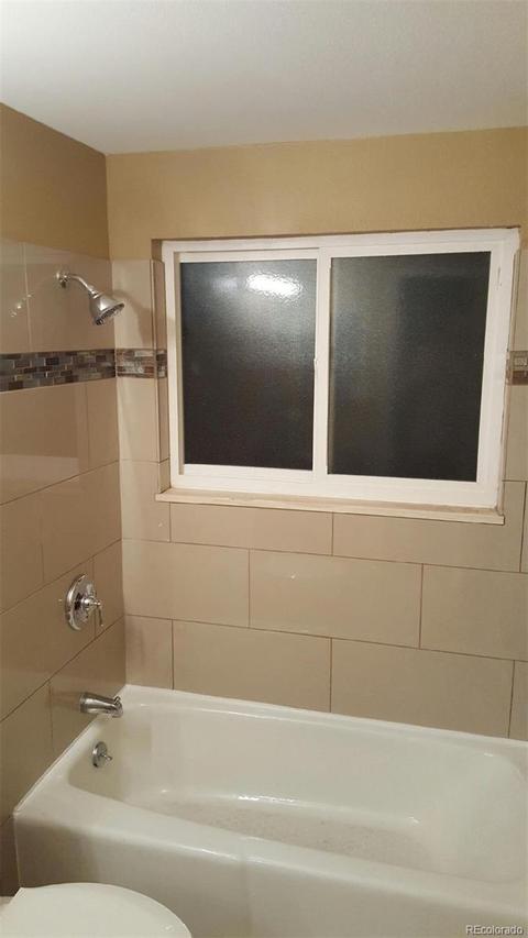 5225 N Scranton Ct, Denver, CO 80239 photo 9
