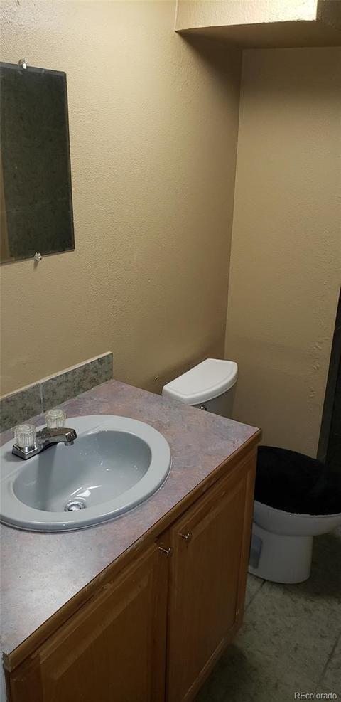 5225 N Scranton Ct, Denver, CO 80239 photo 12