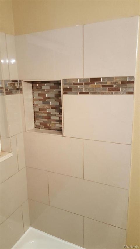 5225 N Scranton Ct, Denver, CO 80239 photo 6
