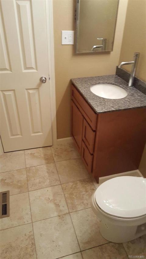 5225 N Scranton Ct, Denver, CO 80239 photo 7
